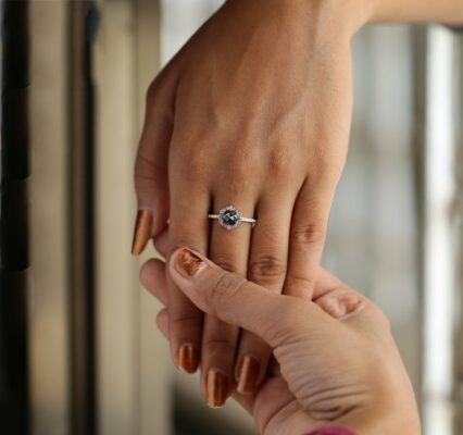 black diamond rose gold ring in finger